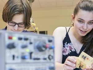 Volle Physik! NaT-Initiative würdigt Theremin-Bau am LMG
