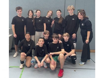 Lise trainiert: Volleyball-AG bei JtfO