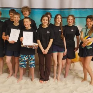 Lise beim Beachvolleyball